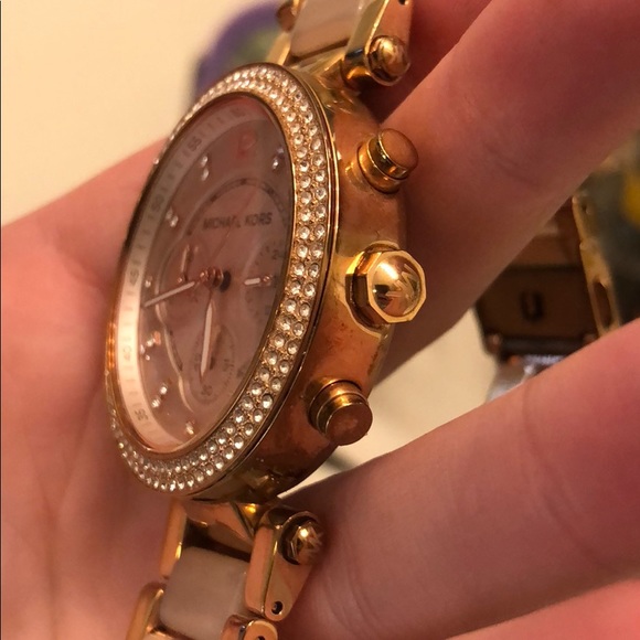 Michael Kors Rose Gold Watch - Picture 4 of 5